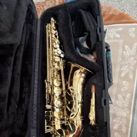 As710 Accent Alto Saxophone Brass Gold Lacquered Eb With Case Mouthpiece Strap