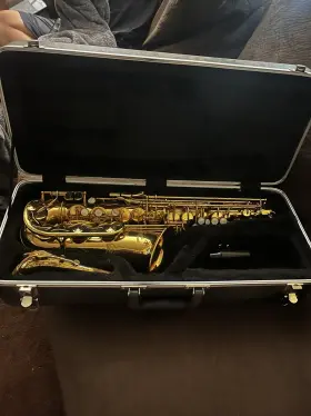 21150 Antigua Vosi Intermediate Alto Saxophone With Selmer C