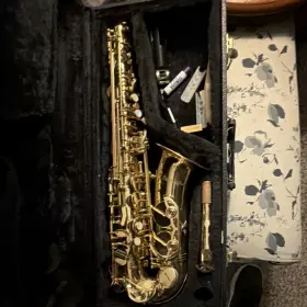 413109 Barrington Alto Saxophone Eb Brass Gold Lacquered With Case And Mouthpiece