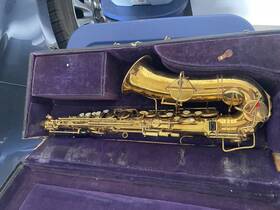 Buescher 835205 Alto Saxophone Brass Gold Bb Lacquered Hand Engraved With Case