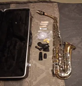 As13090154 Bundy Alto Saxophone With Case Good Condition Beginner Sax Deep Dark Easy To Play