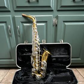 Conn 381966 20m Alto Saxophone With Case Mouthpiece