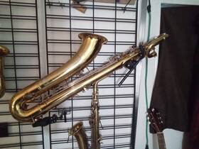 Conn N242143 1971 Bari Saxaphone Saxophone With Hard Case Vintage Music Instrument Used