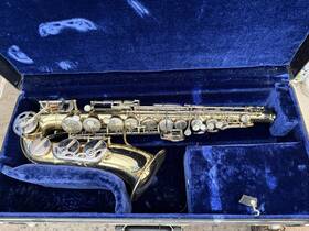 Evette 23986 Alto Saxophone Eb Brass Lacquered Hand Engraved Mother Of Pearl Case Set