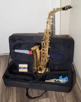 Fever 805232021423 Beginner Student Eb Alto Saxophone Brass With Case In Factory Condition