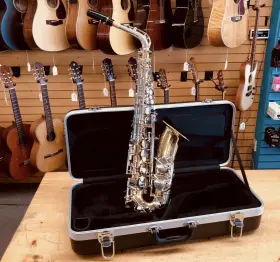 Jas-760-ii Jupiter Alto Saxophone Eb Brass Gold Lacquer With Case And Mouthpiece