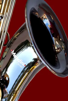 21090789 Mendini Cecilio Inch Black Nickel/gold Tenor Sax With Case And Standard Mpc. - Excellent