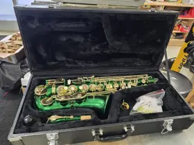 14011 Selman Green San 1011 Student Saxophone With Mouthpiece In Case