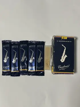 Sr214 Vandoren Alto Saxophone Reeds Strength 4 Box Of 5