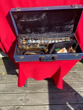 033662 Vito Saxaphone Made In Japan Serial #033662 With Case And Accessories