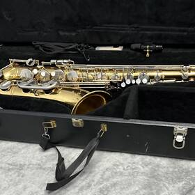 Vito 507318 Brass Tenor Saxophone Lacquered With Hard Rubber Mouthpiece Case