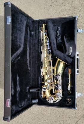 Yamaha T10027 Yas 23 Saxophone With Case And Strap. Alto Sax Untested Read