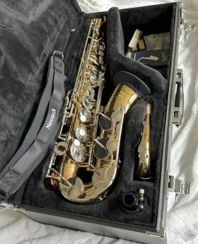 Yas-26 Yamaha Alto Saxophone With Hard Case Mouthpiece And Neotech Strap
