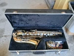 Selmer Alto Saxophone Brass Lacquered W/ Case, Mouthpiece, Reeds, Swab Used. Price: $175.50.