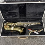 Vintage Buescher Aristocrat 643823 Alto Saxophone Hard Case Used. Price: $224.99.
